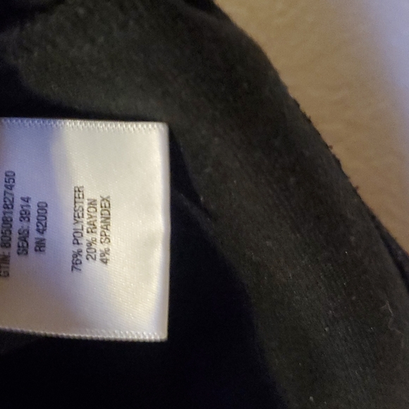 NICKI MANAJ: Asymmetrical Crop Top - Picture 3 of 4